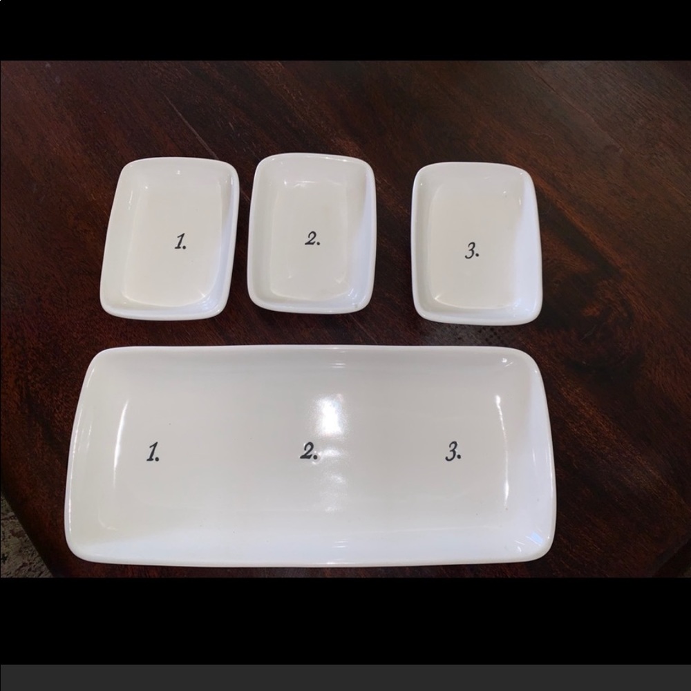 New Rae Dunn serving set